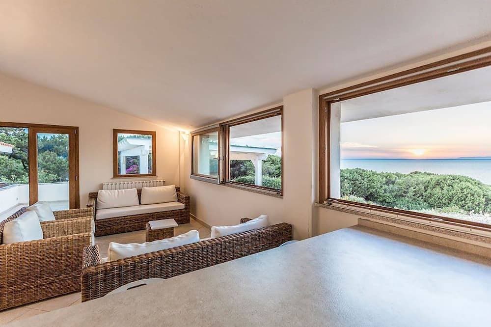 Foto 7 von 30: Villa Napius - Zugang zum privaten Strand an einem Sandstrand