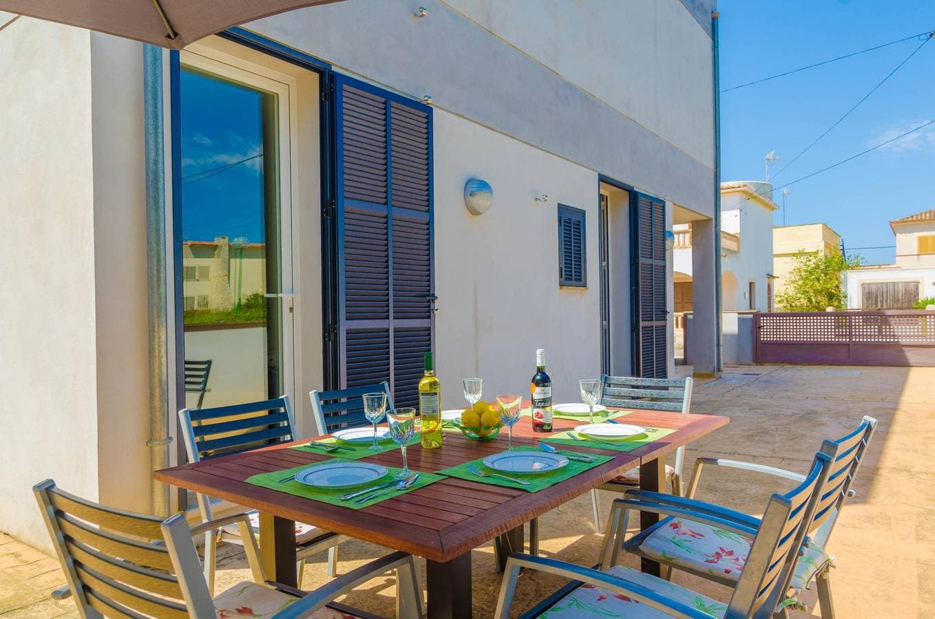 Foto 4 von 23: Mosaic - Behagliches Ferienhaus mit hübschen Terrassen in der Nähe des Strandes. WiFi gratis