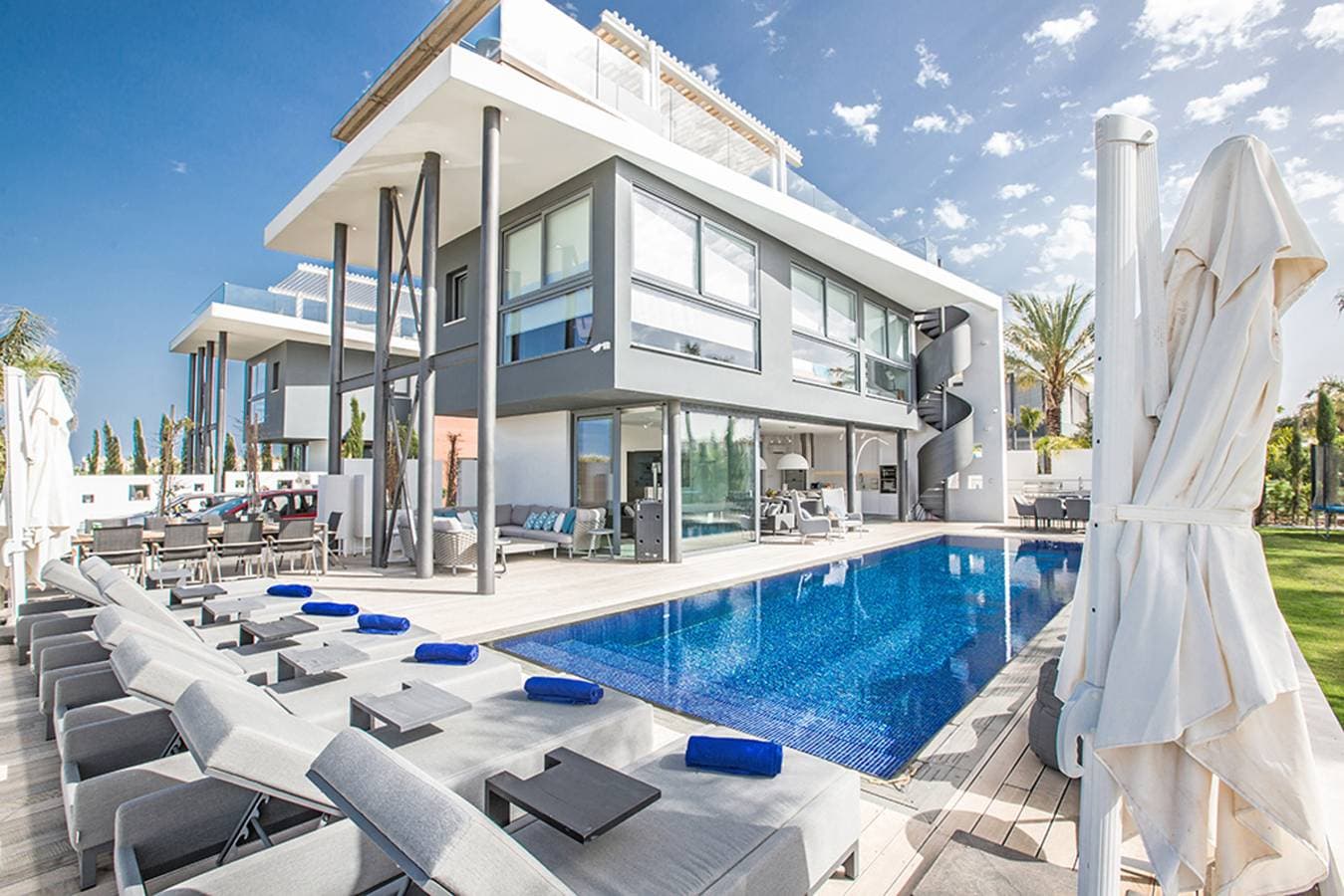 Foto 7 von 29: Villa für 10 Personen mit Balkon/Terrasse