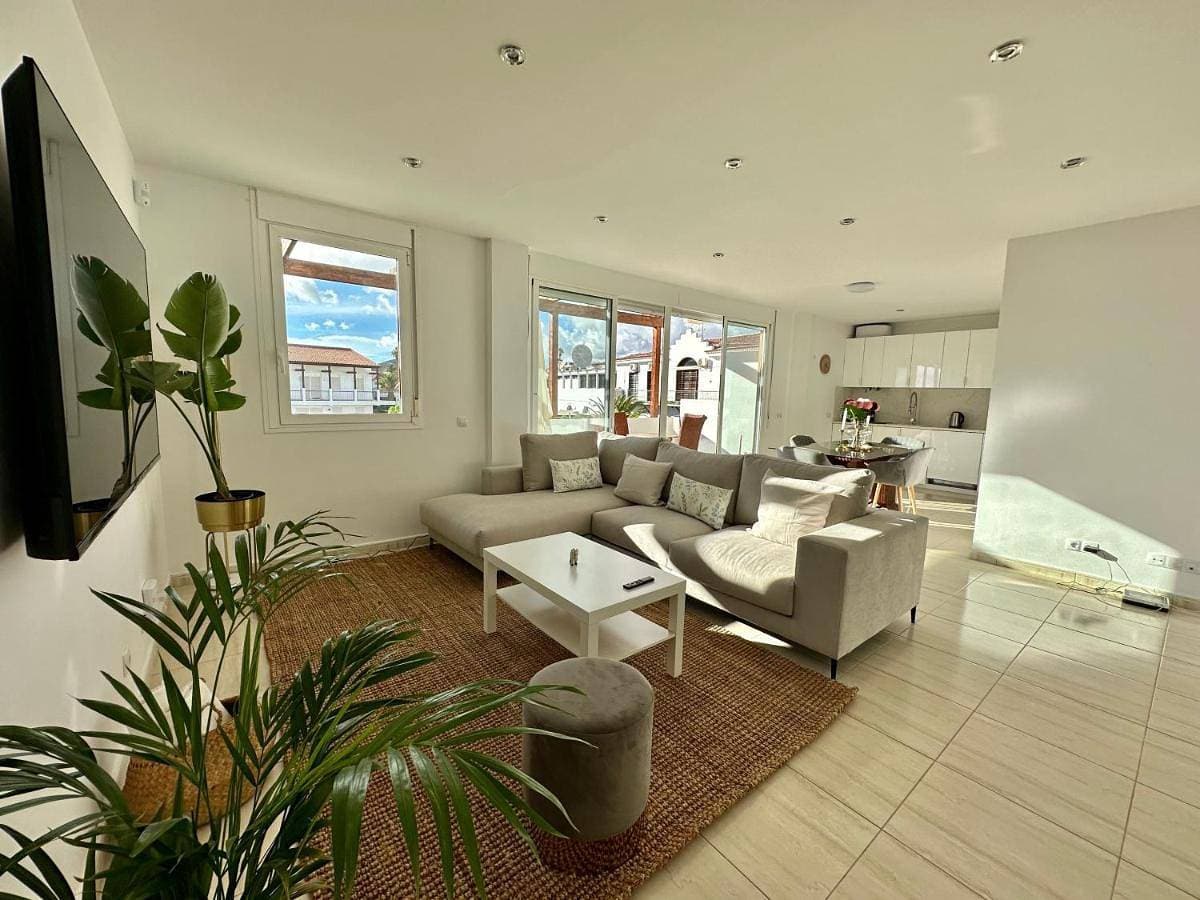 Foto 4 von 33: Two-Bedroom Apartment