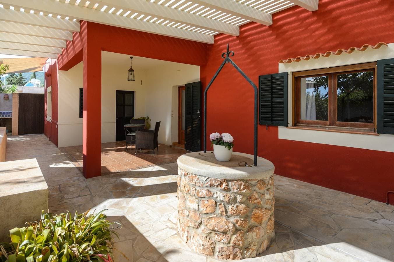 Foto 6 von 35: Wunderschöne Villa La Vila mit Pool, Garten, Terrassen und Klimaanlage
