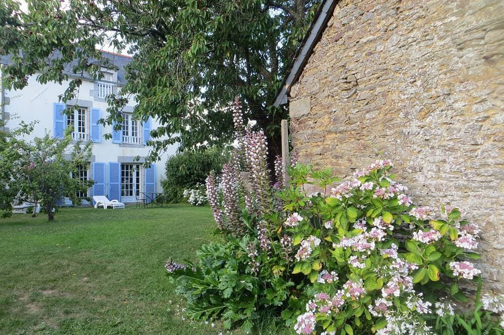 Foto 12 von 22: Einfamilienhaus in der Nähe von Rance, nach Süden ausgerichteter Garten