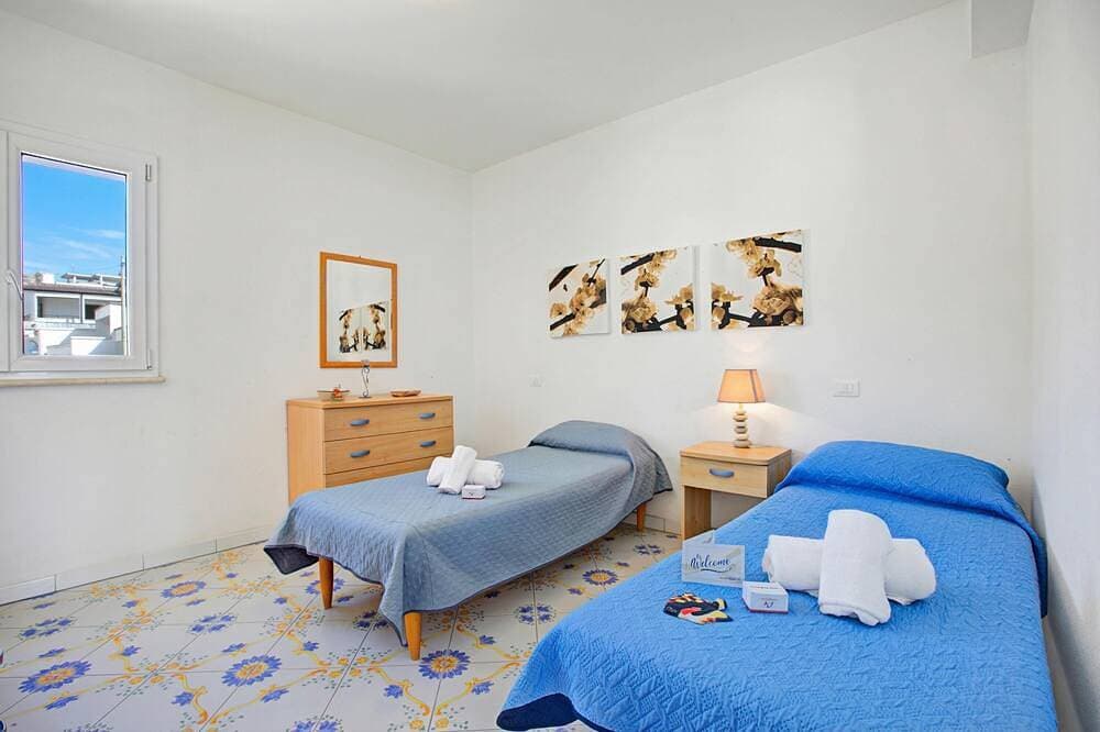 Foto 3 von 21: Penthouse Azzurra Sea View Near Beach, Salve, Italy