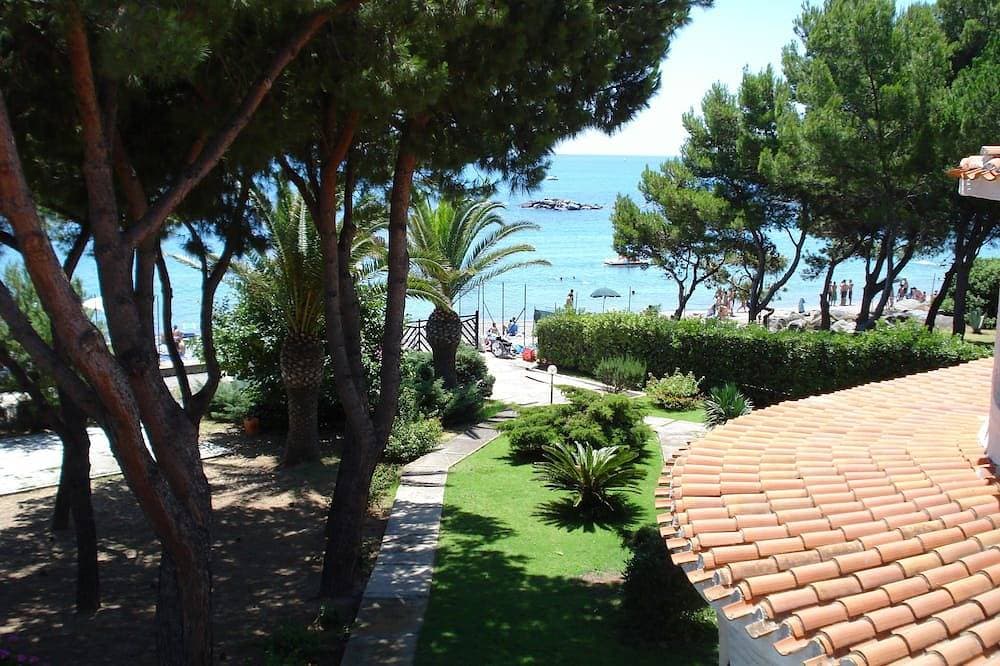 Fronte Mare - Facing the sea 1