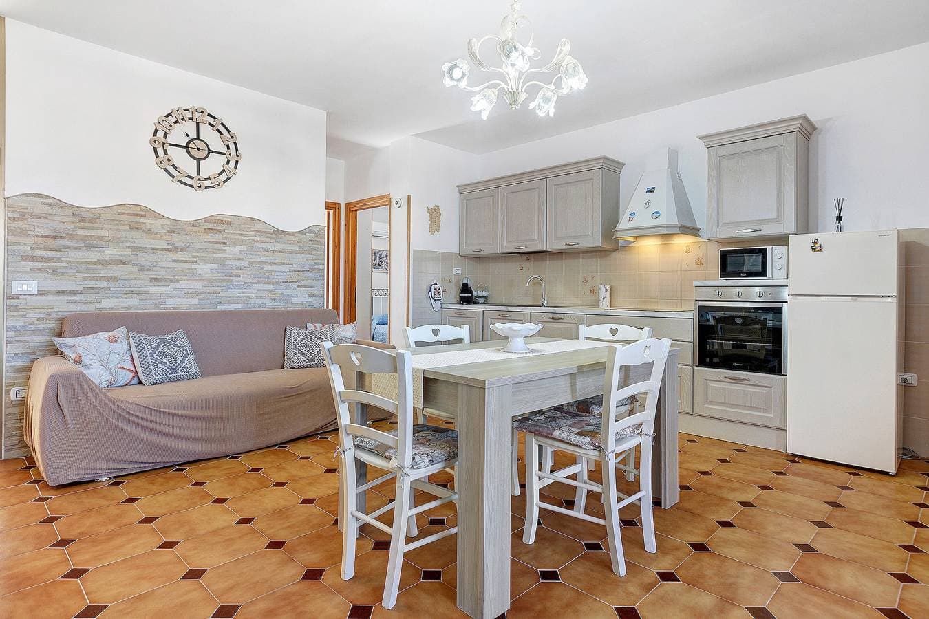 Foto 7 von 25: Ferienwohnung 'La Perla Bianca' mit Meerblick, Balkon und Klimaanlage