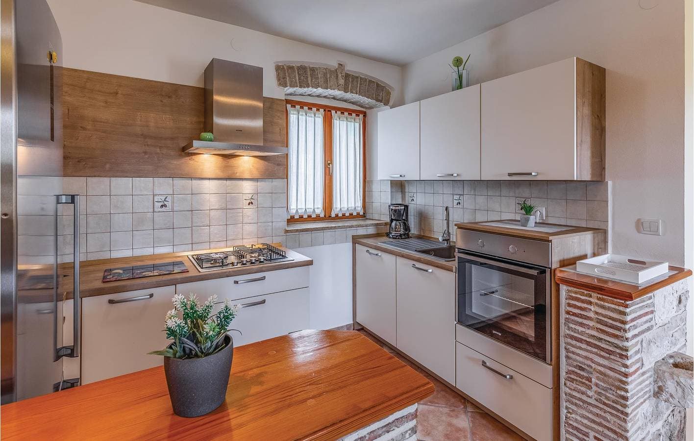 Foto 11 von 28: Gemütliche Ferienwohnung mit WLAN, Parkplatz und Terrasse in der Nähe des Stadtzentrums von Peroj