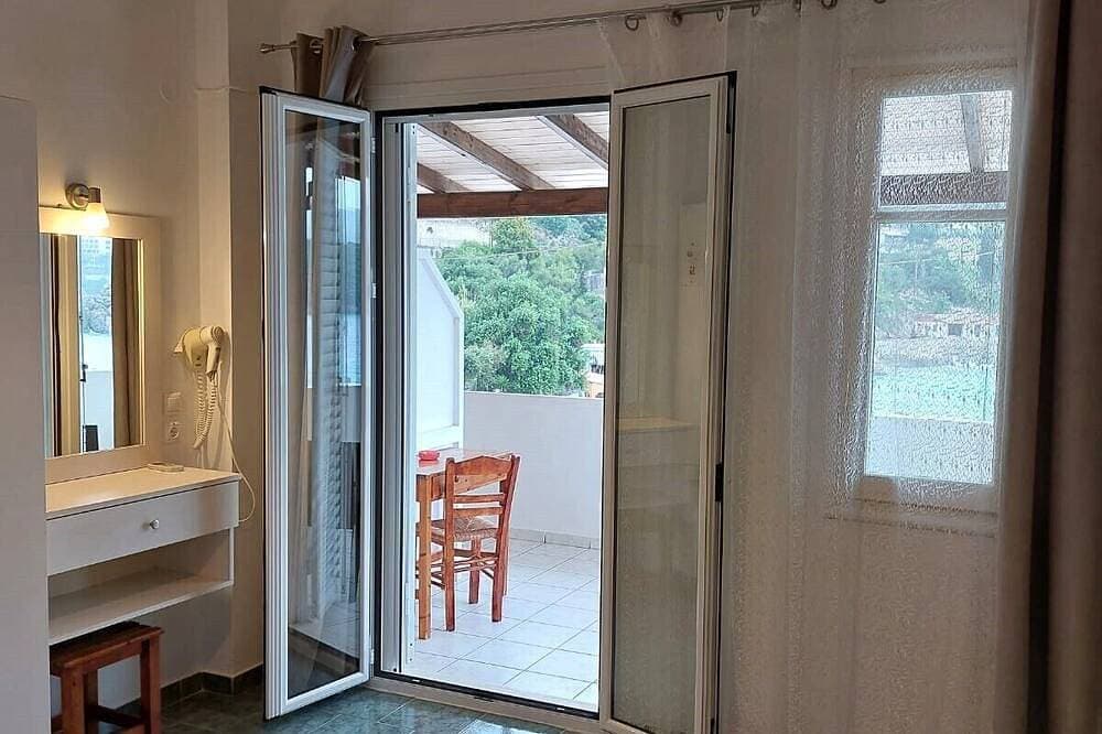 Foto 6 von 18: Room with amazing sea view 20 meters from the beach