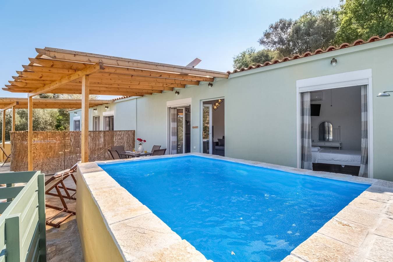 Foto 3 von 21: Villa "Μyrtali" mit Meerblick, 2 privaten Terrassen und WLAN