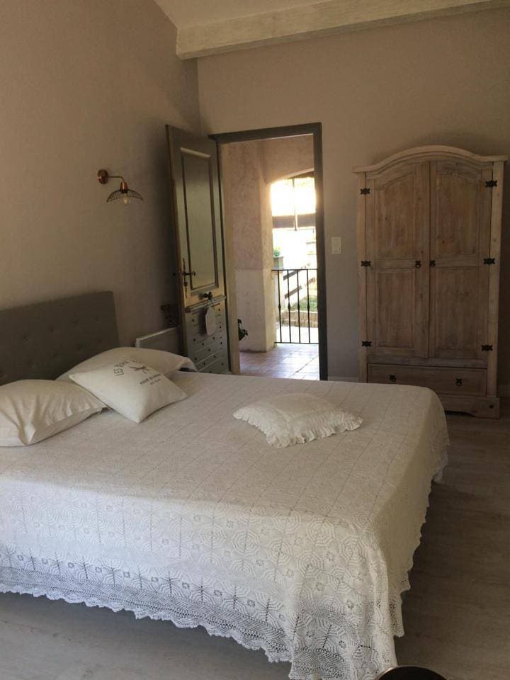 Foto 6 von 9: Double Room with Private Bathroom