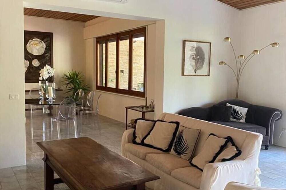 Foto 6 von 30: Villa in Roccamare mit 6 Schlafzimmern 14 Schlafplätzen