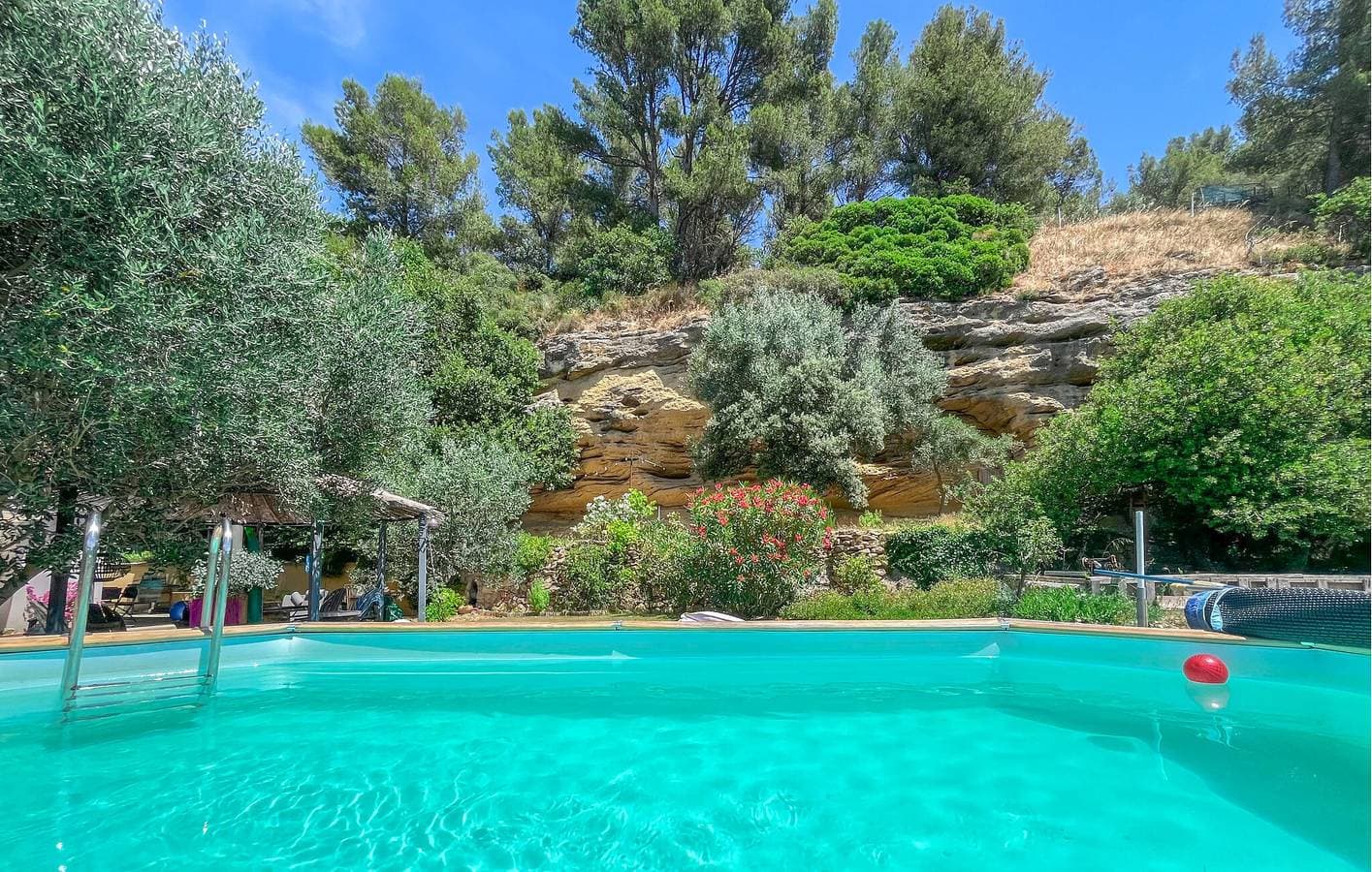 Foto 6 von 44: Geräumige Ferienwohnung mit Pool, WLAN und Terrasse in der Nähe von Miramas und Saint-Chamas