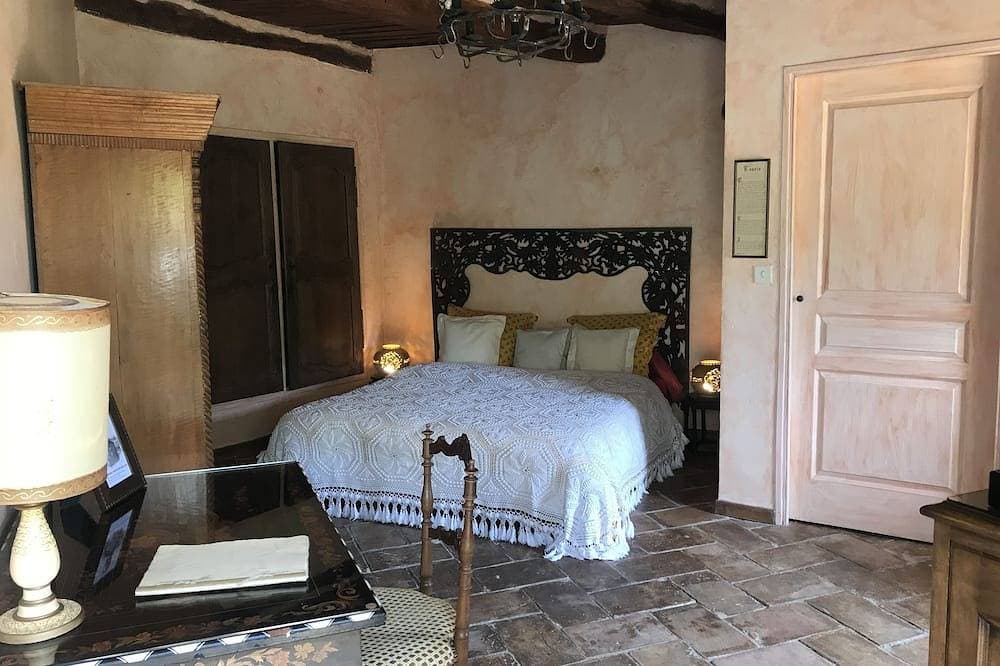 Foto 2 von 23: Self-contained room in a medieval village. Charm and silence near Cannes.