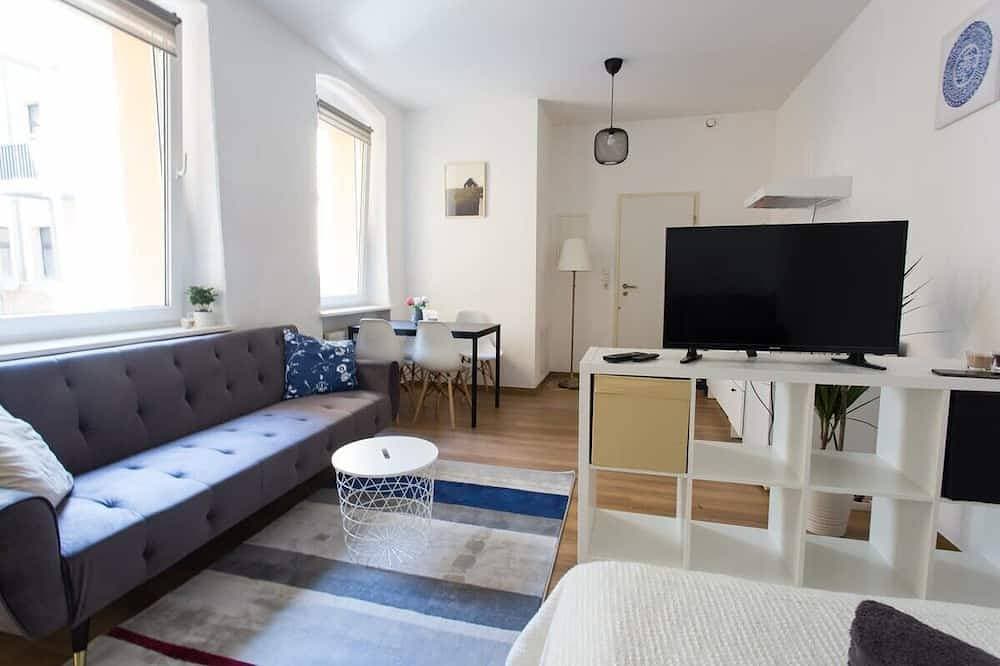 Foto 8 von 13: FullHouse | Halle | T28 Hawk Apt.