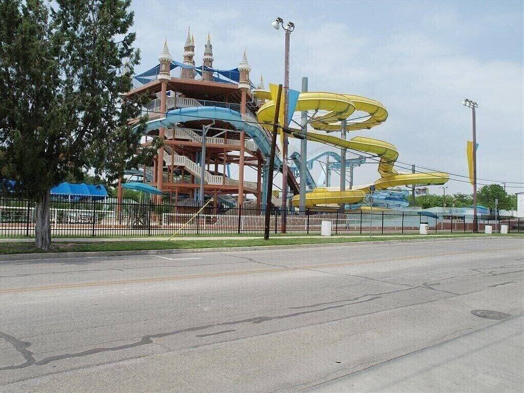Foto 5 von 25: Experience the ultimate vacation just across from the Schlitterbahn Waterpark