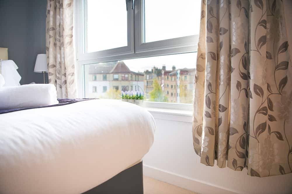 Foto 4 von 21: Modern, Spacious City Apartment, Lift, Balcony, Free Wi-fi & Parking, Fab views,