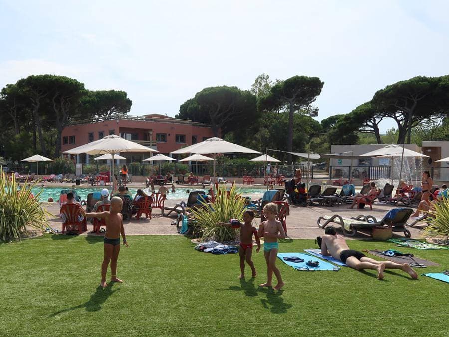 Foto 10 von 51: Camping De Saint Aygulf Plage - Mobilheim 5 personen - 3 Schlafzimmer - 5 Personen