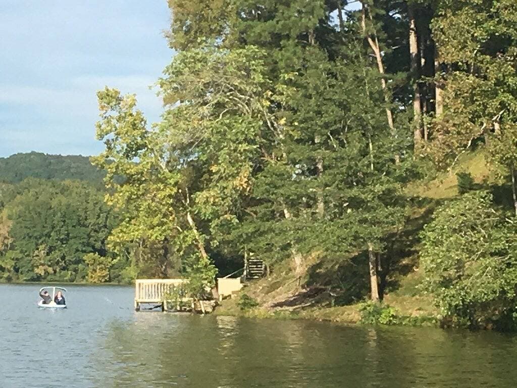 Foto 2 von 50: Neues, abgelegenes Ferienhaus in Spencer Bay, Lake Catherine, nur wenige Minuten von Track & Town entfernt