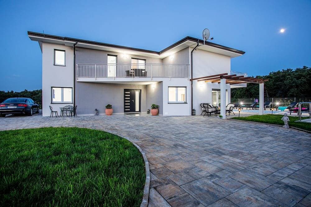 Foto 5 von 30: Villa Jelena | 4-Sterne-Villa mit beheiztem Pool, Privatsphäre & Grillhaus