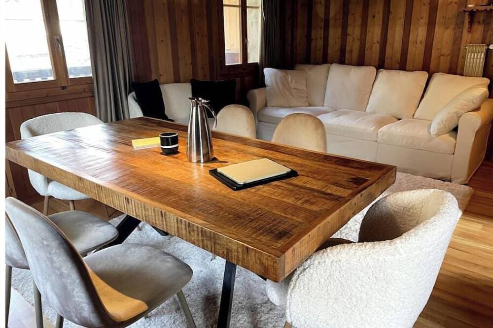Foto 6 von 8: Swiss mountain chalet, wooden interior, cosy, with a beautiful view