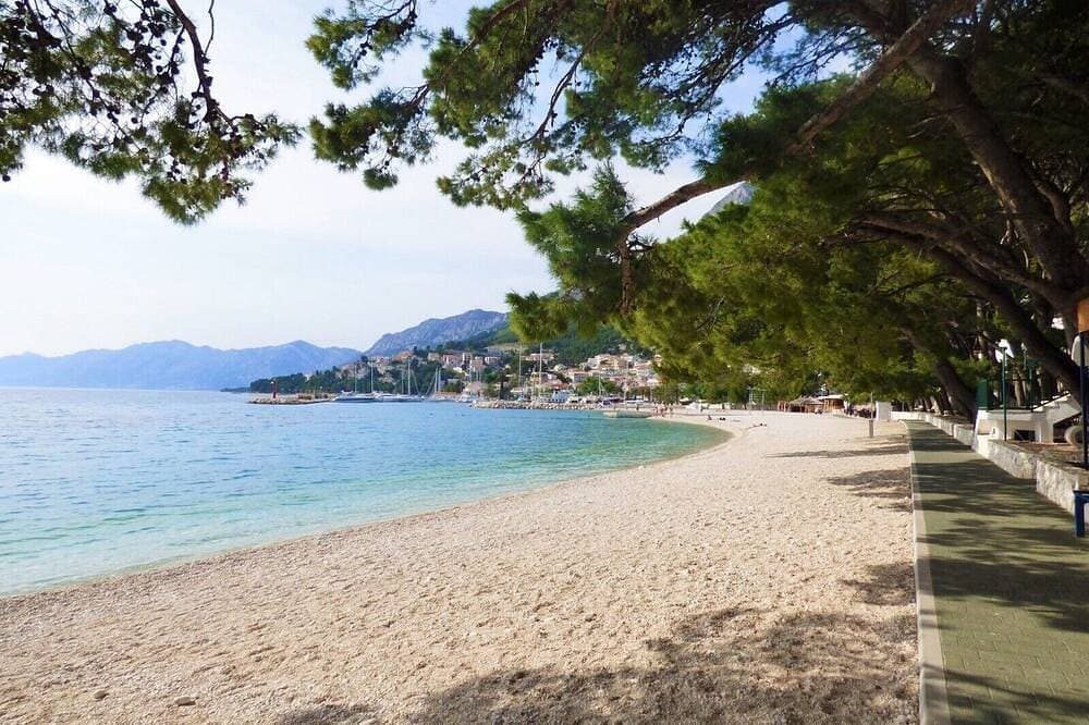 Ferienwohnungen und Zimmer Denis,, Baška Voda, hr 1
