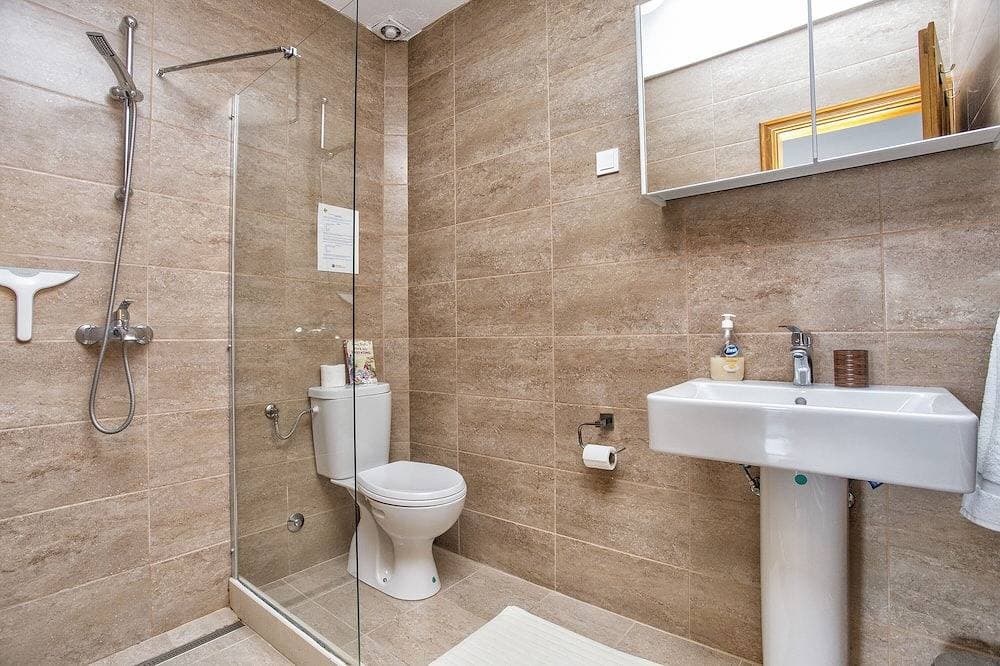 Foto 12 von 30: Freistehendes Haus am Wasser.  Komplett im Jahr 2017 renoviert. 3 B, 2Br
