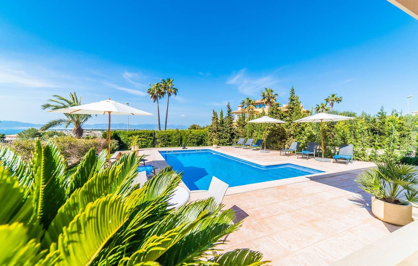 Foto 9 von 52: Apartment mit Meerblick, Pool und Terrasse | Nähe Strand und Restaurants