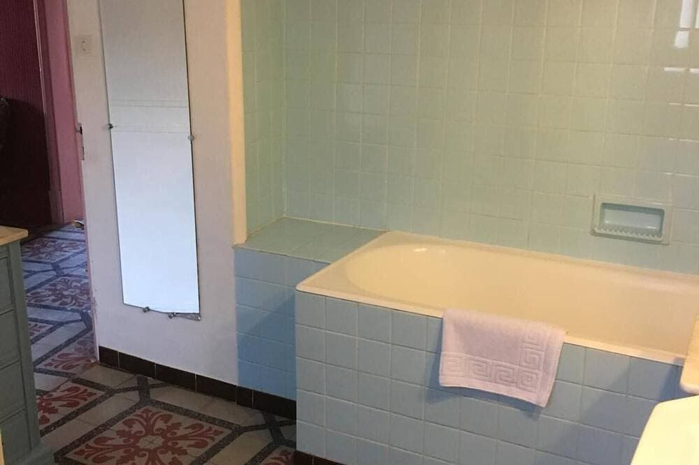 Foto 7 von 25: Ferienhaus 'La Chapelle Piscine Partagée' mit Bergblick, WLAN und Klimaanlage