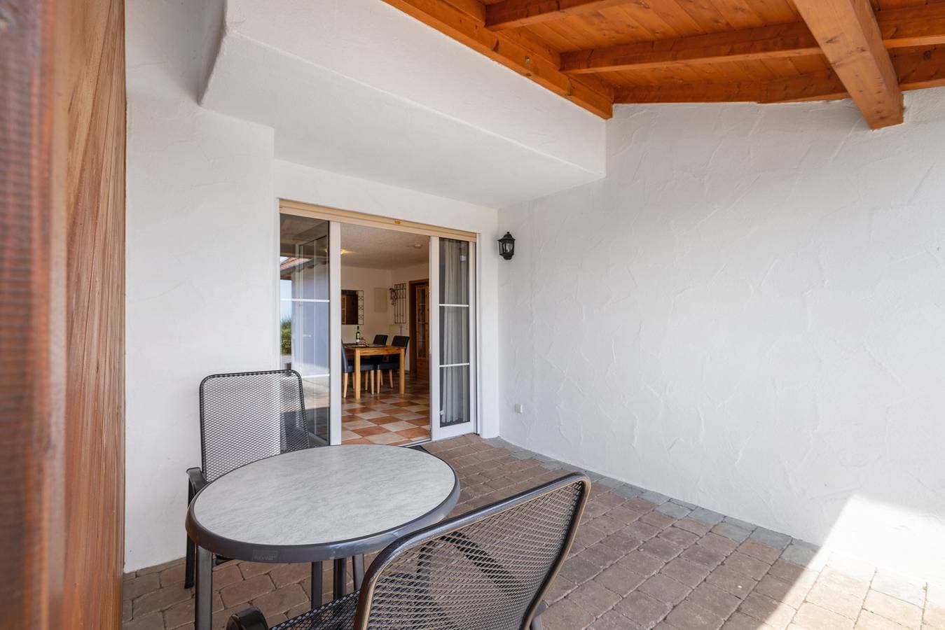 Foto 6 von 18: 1-Zimmer-Ferienwohnung Haus 4 mit Seeblick, Gemeinschaftsterrasse und Wi-Fi