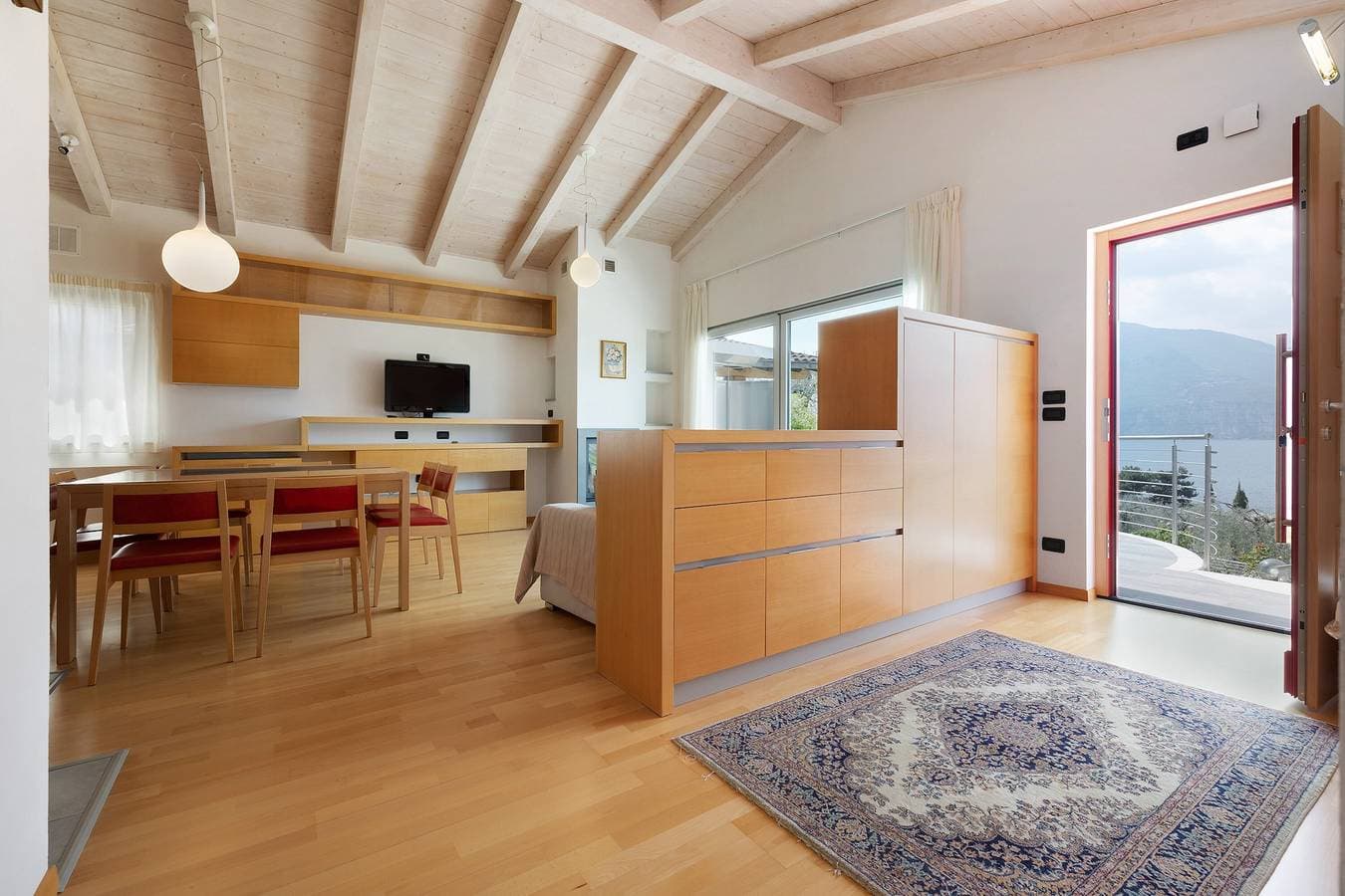 Foto 10 von 37: Ferienwohnung "Casa-Lago Suite" mit Seeblick, Gemeinschaftspool und WLAN