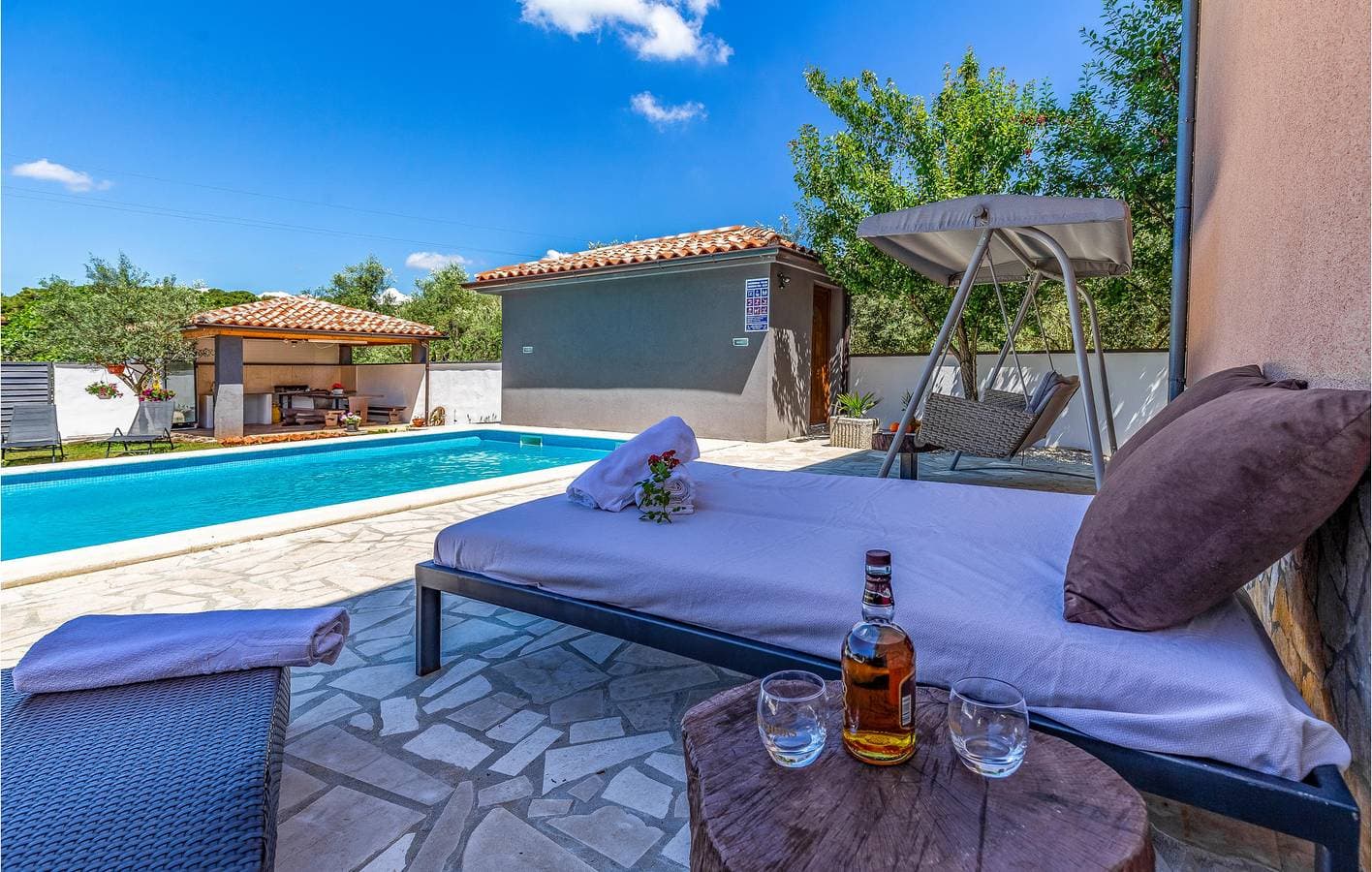 Foto 6 von 20: Modernes 1-Zimmer-Apartment mit Pool, WLAN und Parkplatz in der Nähe des Stadtzentrums von Vintijan