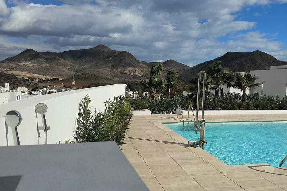 Urbanization with swimming pool and gym. BBQ and private solarium. Panoramic views. 1