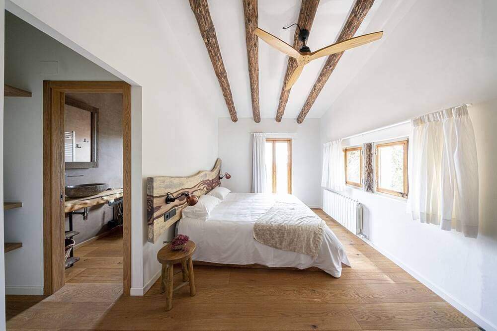 Foto 2 von 30: Atemberaubendes Landhaus umgeben von Weinbergen mit Blick auf Montserrat