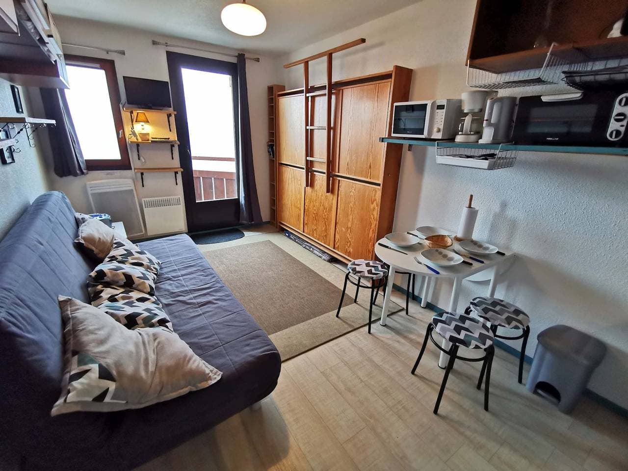 Foto 2 von 11: Renoviertes Studio nahe Zentrum, Balkon und TV