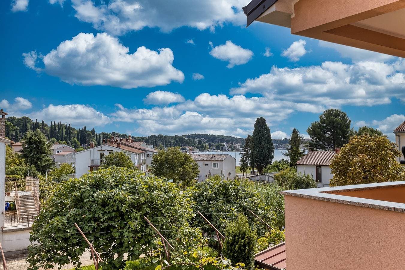 Foto 4 von 27: Ferienwohnung Silva V mit Balkon und Gartenblick