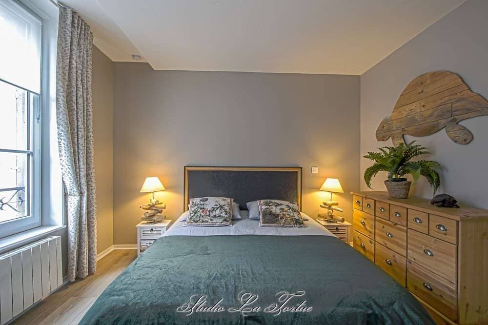 Foto 2 von 6: Stylish studio w/ large comfortable bed at the heart of Old Honfleur - Studio La Tortue ★★★★