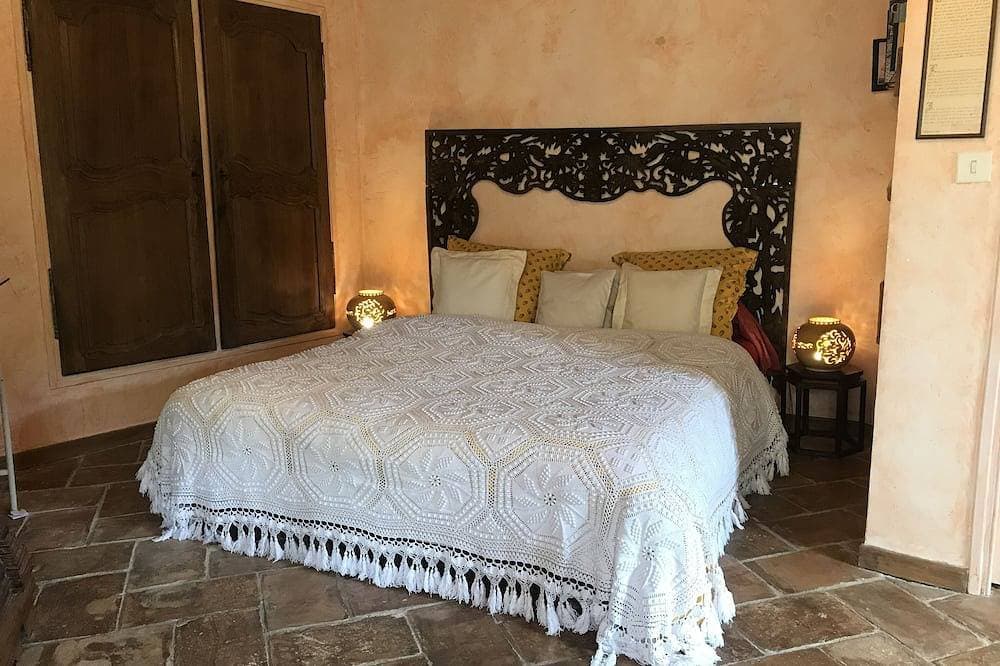 Foto 3 von 23: Self-contained room in a medieval village. Charm and silence near Cannes.