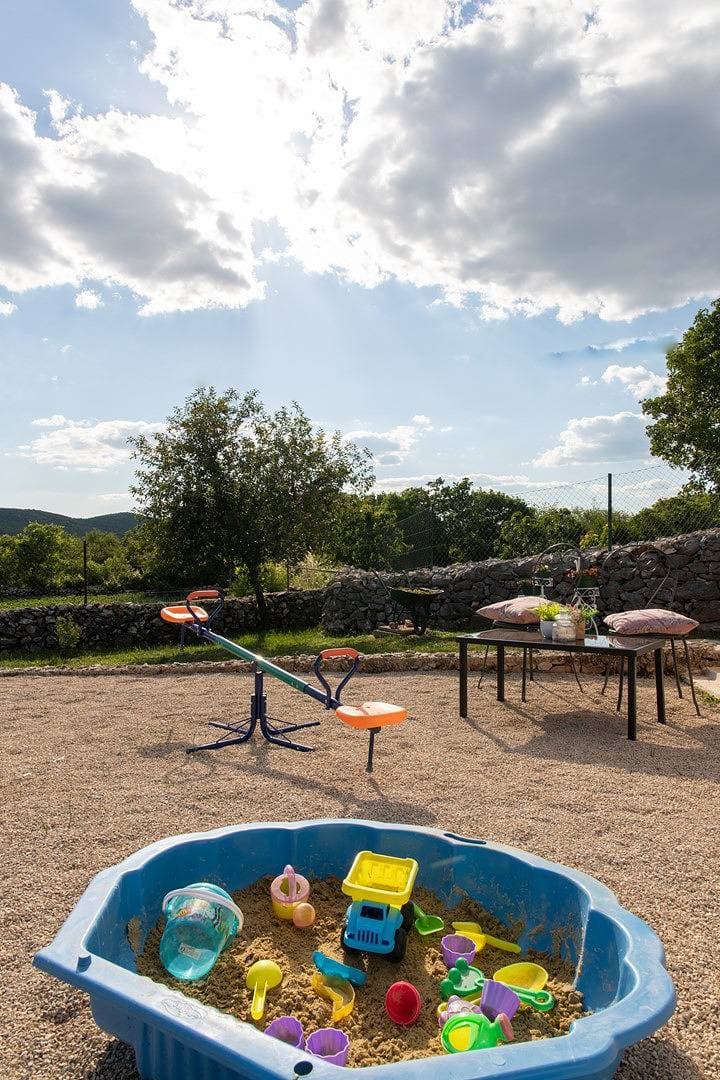 Foto 10 von 29: Ferienhaus mit zwei Schlafzimmern und Pool