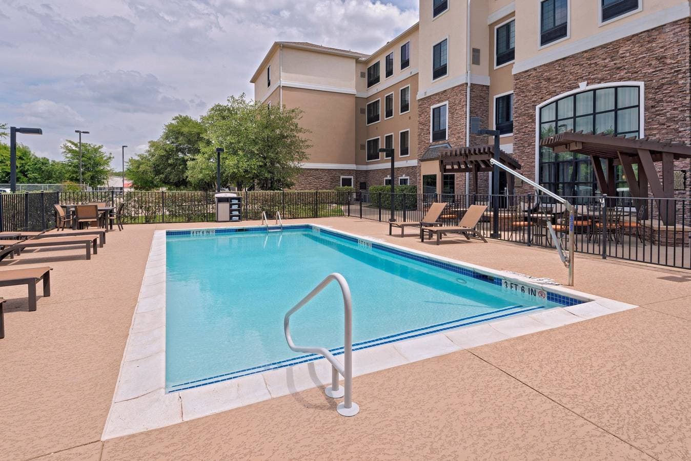 Foto 4 von 17: Hotel für 2 Personen mit Pool