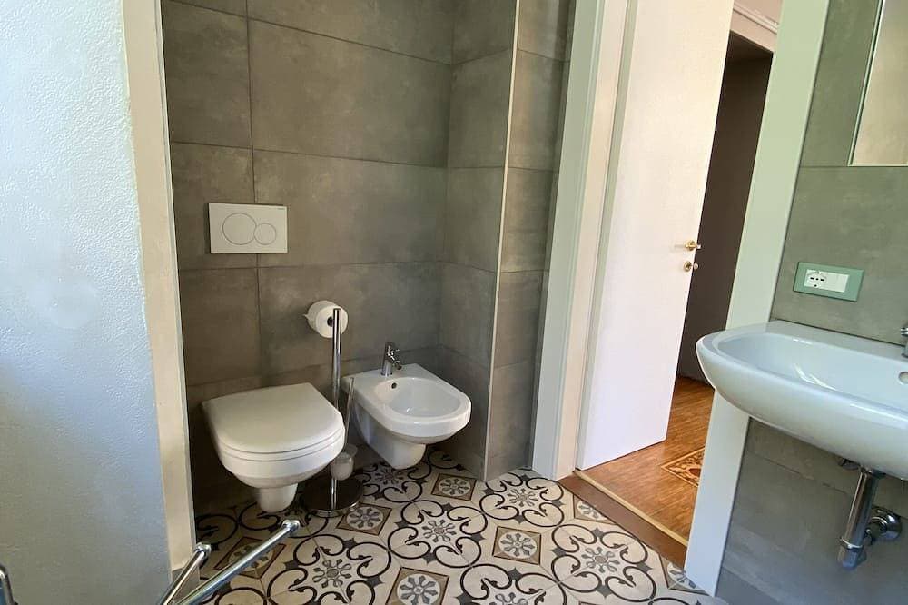 Foto 6 von 30: Gardasee Salò Luxuswohnung in alter romantischer Familienvilla, Terrasse, Garten