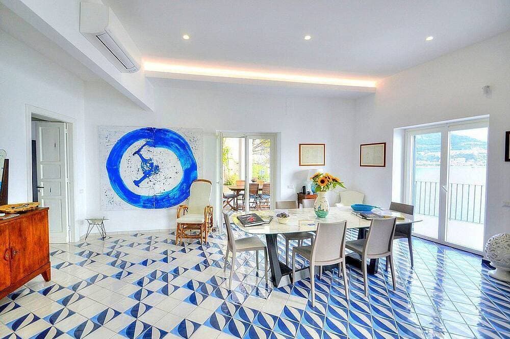 Foto 8 von 30: Villa Teti: A bright three-story villa built sheer above the sea, with Free Wi-Fi.