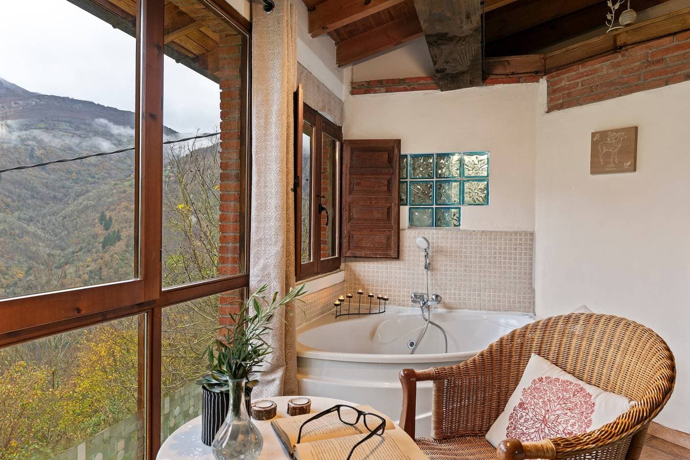 Foto 10 von 42: Casa Rural 'El Carbayu' mit Whirlpool, Bergblick, Terrasse und WLAN