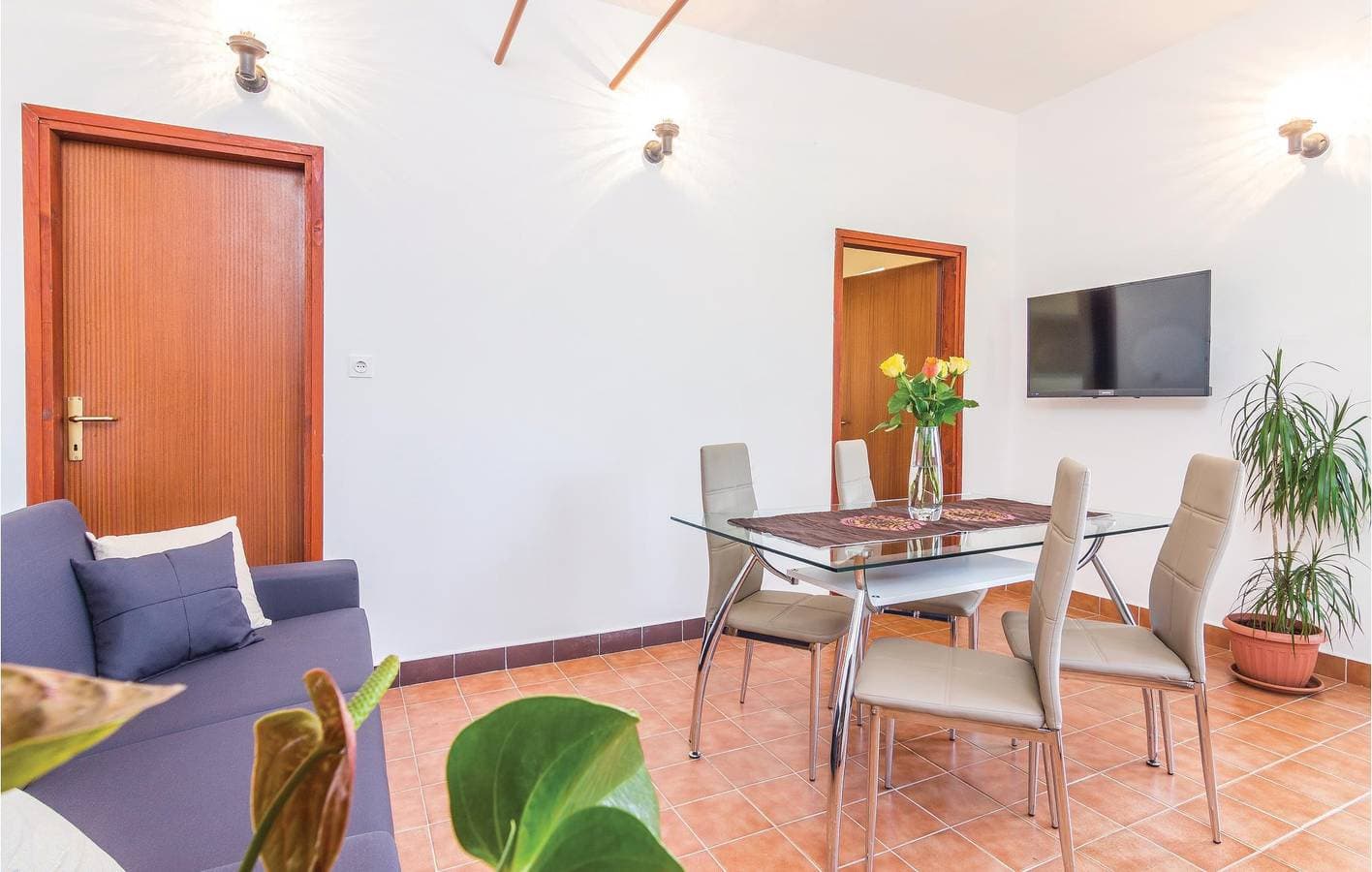 Foto 10 von 23: Apartment mit Meerblick, Pool und Terrasse, 2,5 km von der Küste und dem Stadtzentrum entfernt