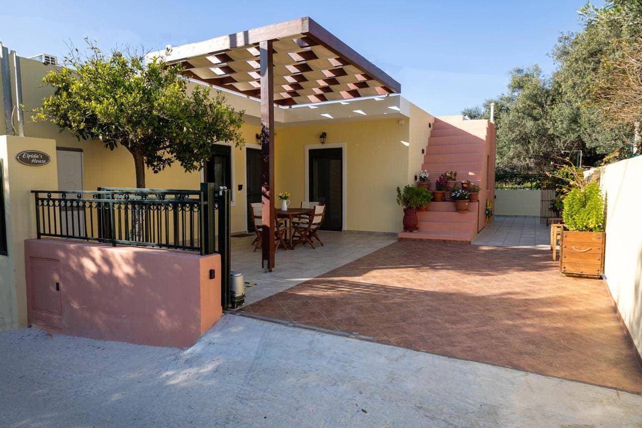 Foto 4 von 30: Three-Bedroom House