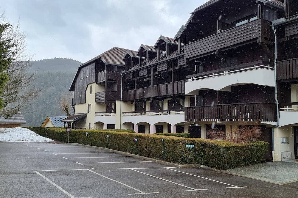 Foto 5 von 12: Cozy Nest in the Heart of Villard-de-Lans, Sleeps 4 Garden and Parking Lot; Departure at 3:00 p.m.