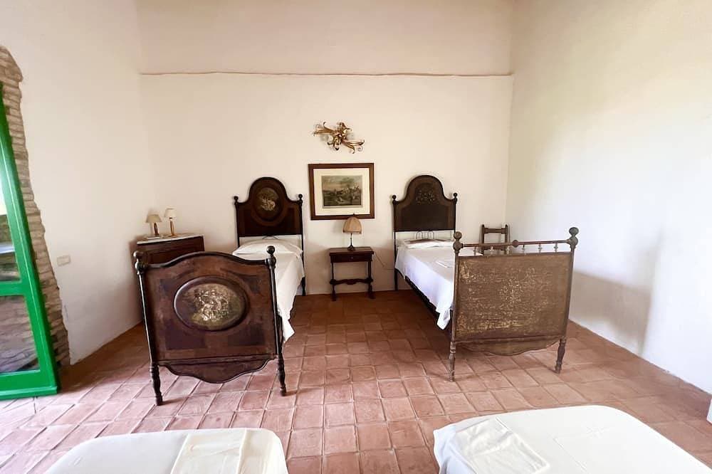 Foto 7 von 30: Detached villa sleeps 8/11 person  located inside the Monte Arcosu Park.