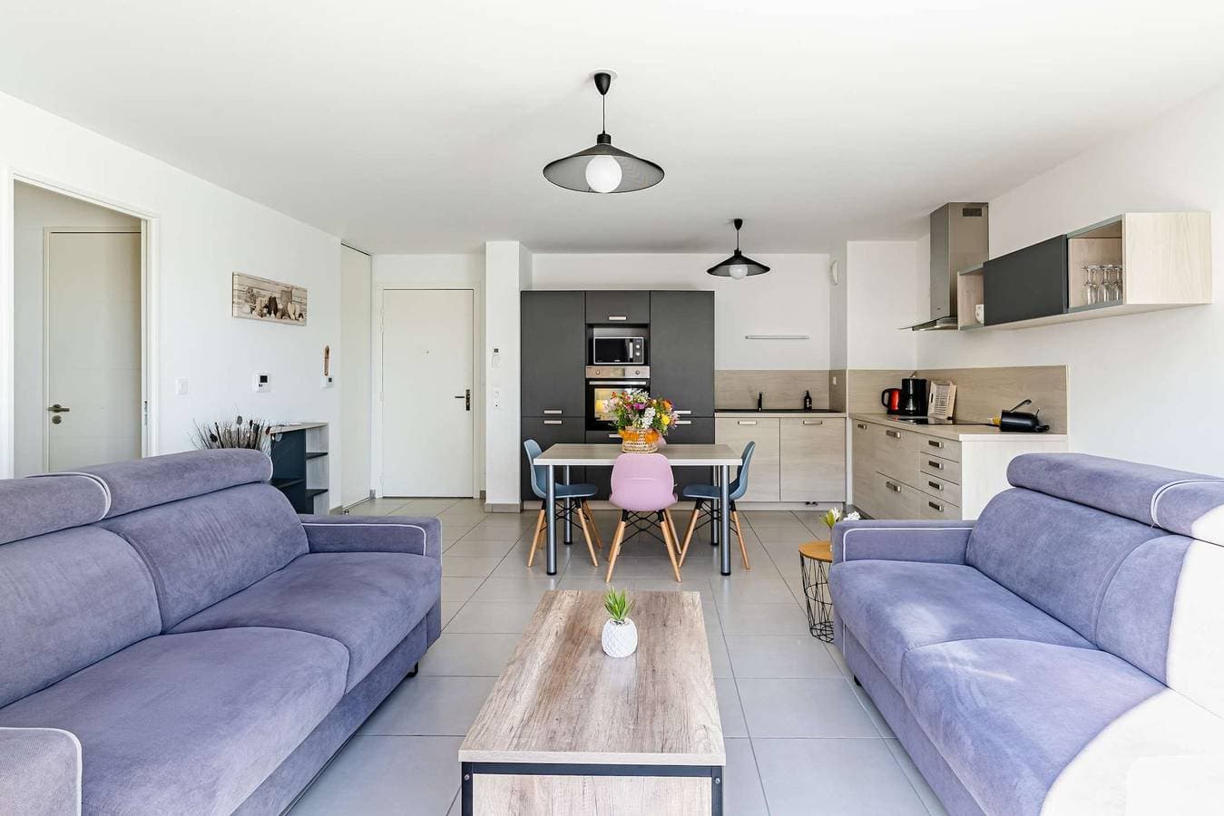 Foto 8 von 16: Modern, Swimmingpool, privater Parkplatz, Klimaanlage, 2 Schlafzimmer