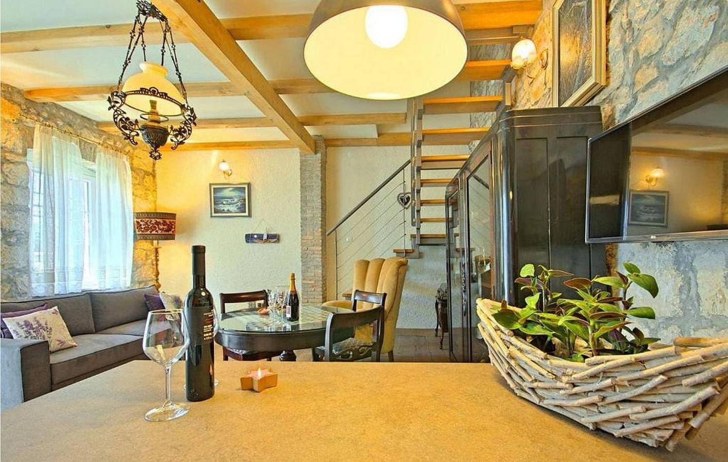 Foto 10 von 38: Rustikales Steinhaus nur 300 Meter zum Strand mit Meerblick, Grill, Terrasse