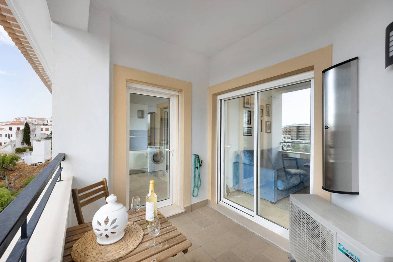 Foto 2 von 27: Ferienwohnung "Morning View Terrace" mit Meerblick, Gemeinschaftspool und WLAN