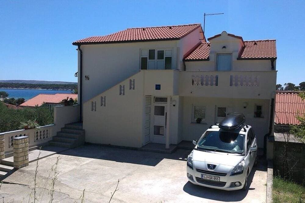 Foto 8 von 13: 2-Zimmer-Ferienwohnung mit Terrasse und Meerblick Banjol, Rab