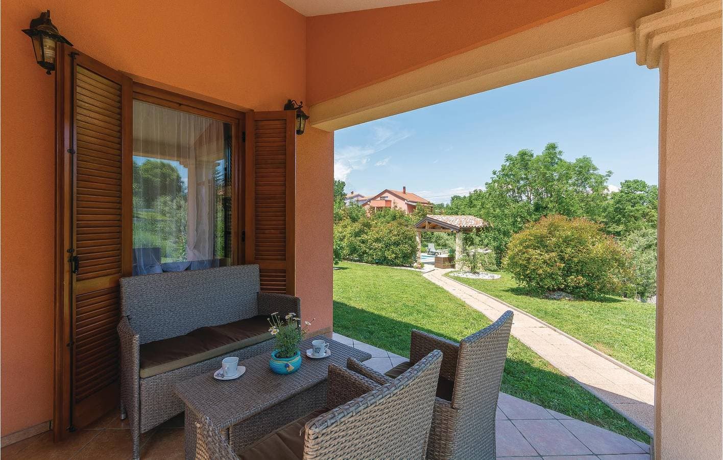 Foto 7 von 35: Geräumige 130 m² große Wohnung mit Pool, WLAN und Parkplatz in der Nähe von Sehenswürdigkeiten